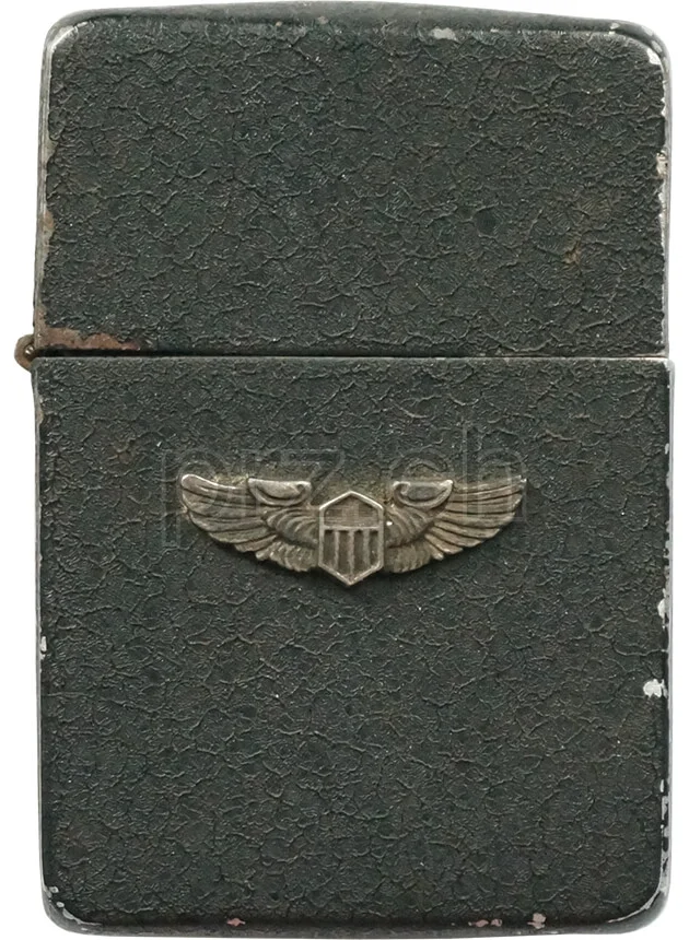 Black Crackle – U.S. Air Force Pilot Wings Insignia, Vorderseite Black Crackle – U.S. Air Force Pilot Wings Insignia, Modell four barrel hinge, flat bottom, Jahr 1942 - 43, Vorderseite